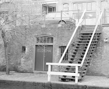 881828 Gezicht op de werfkelder behorende bij het pand Oudegracht 223 te Utrecht.